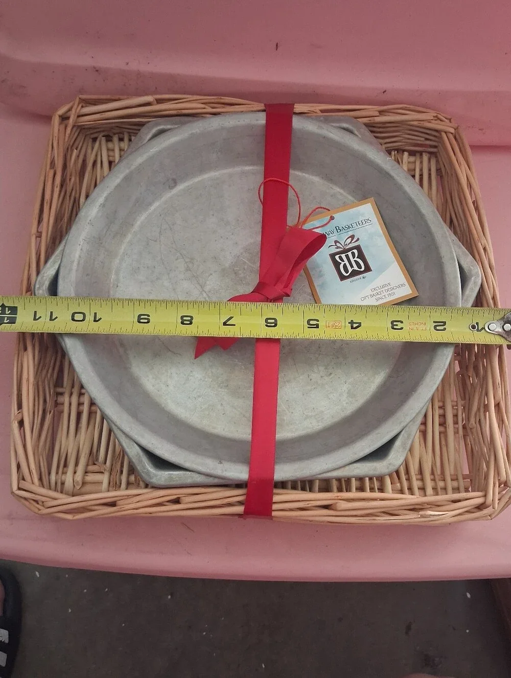 Vintage-Style Metal Pie Pans And Basket Serving Tray Set NWT